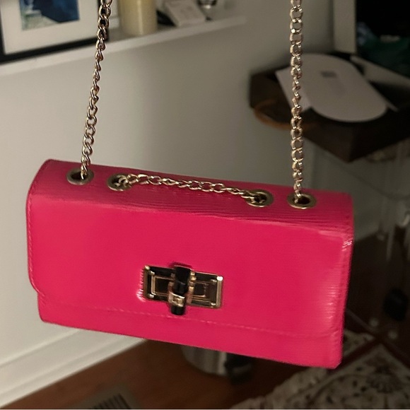 Shiny Bright Pink Crossbody or Shoulder Bag Gold Chain - Picture 1 of 7